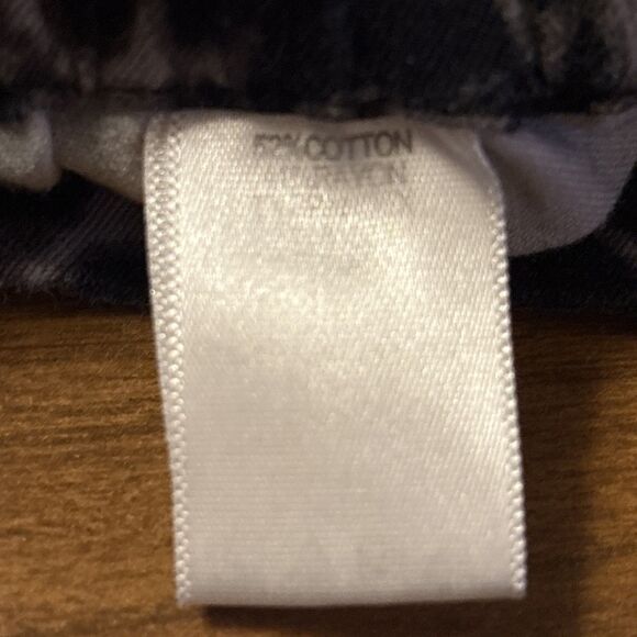 Isaac Mizrahi Live! 24/7 Stretch Animal Print Ankle Pants Sz 4 Grey Leopard - Picture 4 of 6